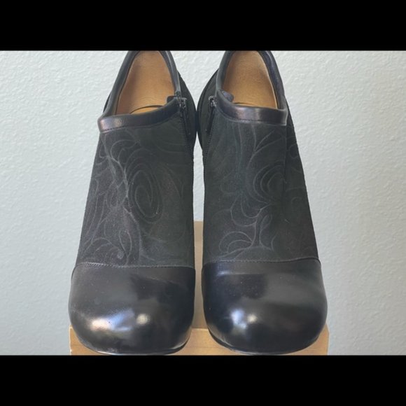 SOLD!!! John Fluevog Side Zip, Heeled Shoe, - Picture 5 of 10